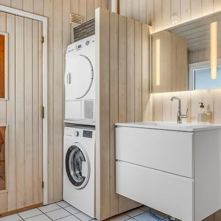 Shalin - 400m From The Sea By Interhome